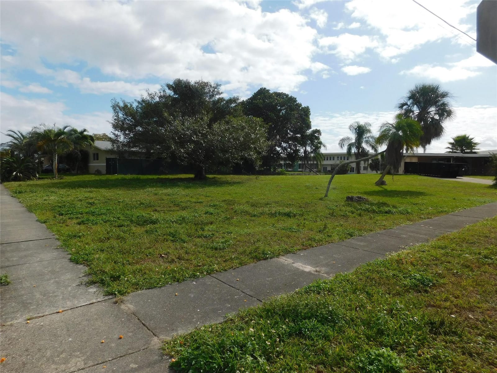 000 Lakeshore Drive, Margate, FL 33063