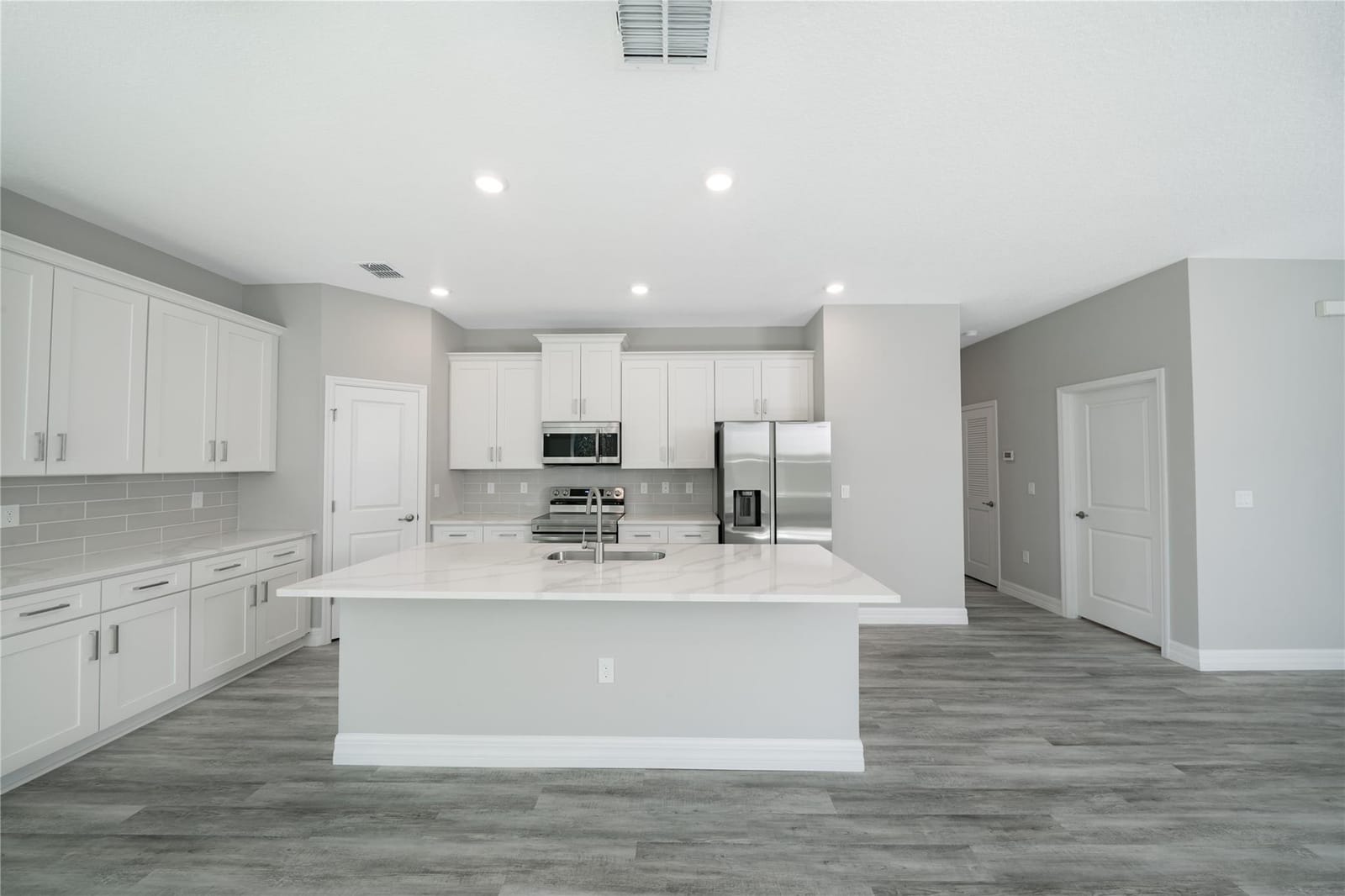 4737 Myrtle Beach Drive, Sebring, FL 33872 photo 10