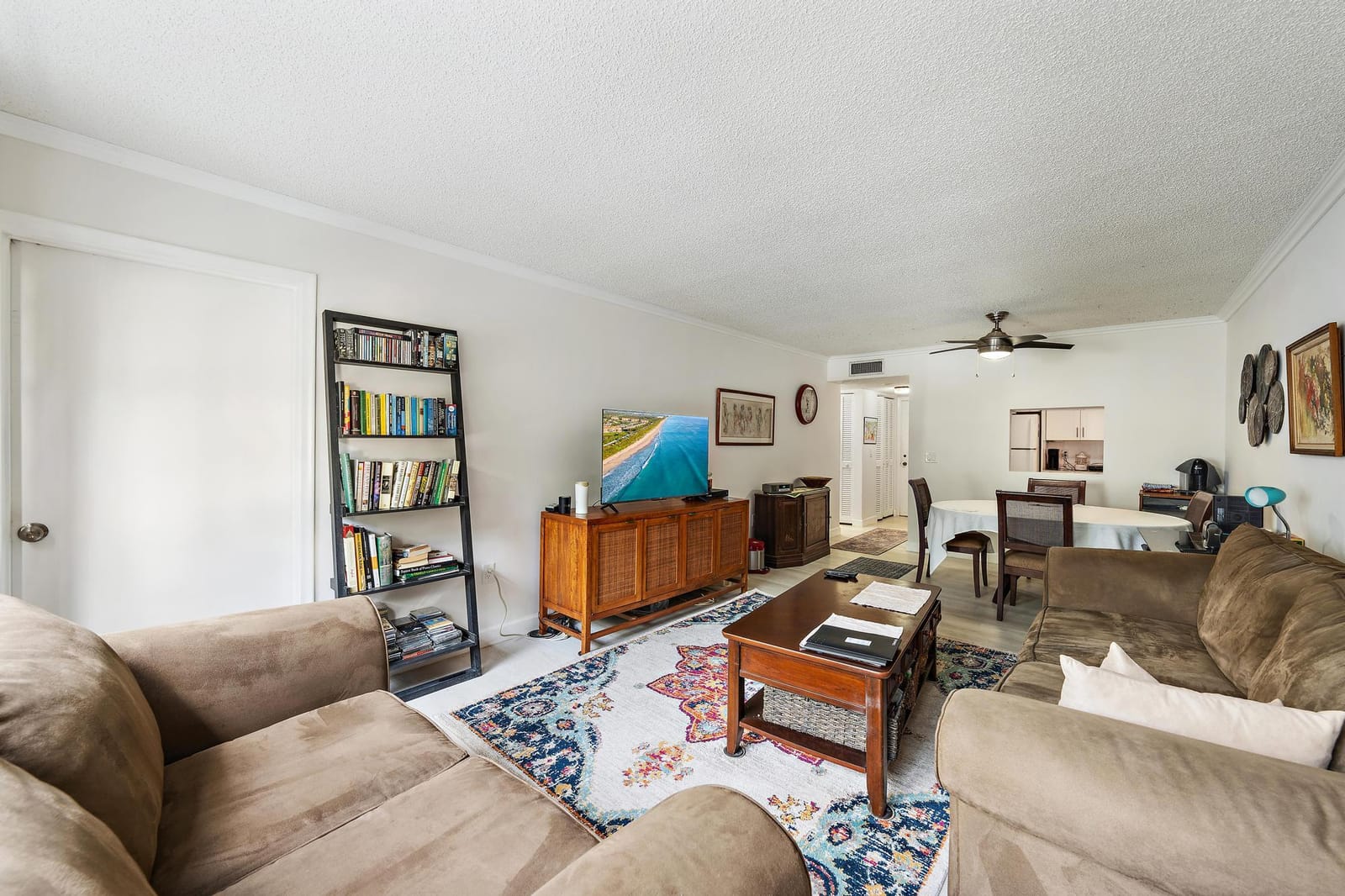 1516 S Lakeside Drive 207 — photo 2