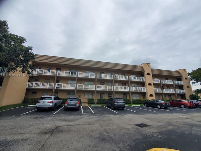 9360 Sunrise Lakes Boulevard 102, Sunrise, FL 33322