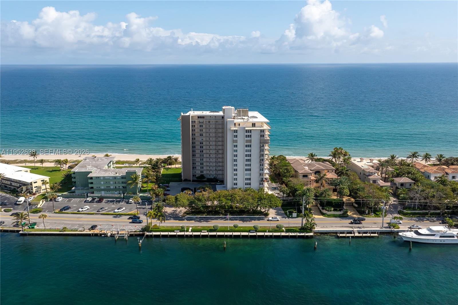 1021 Hillsboro Mile RG — photo 10