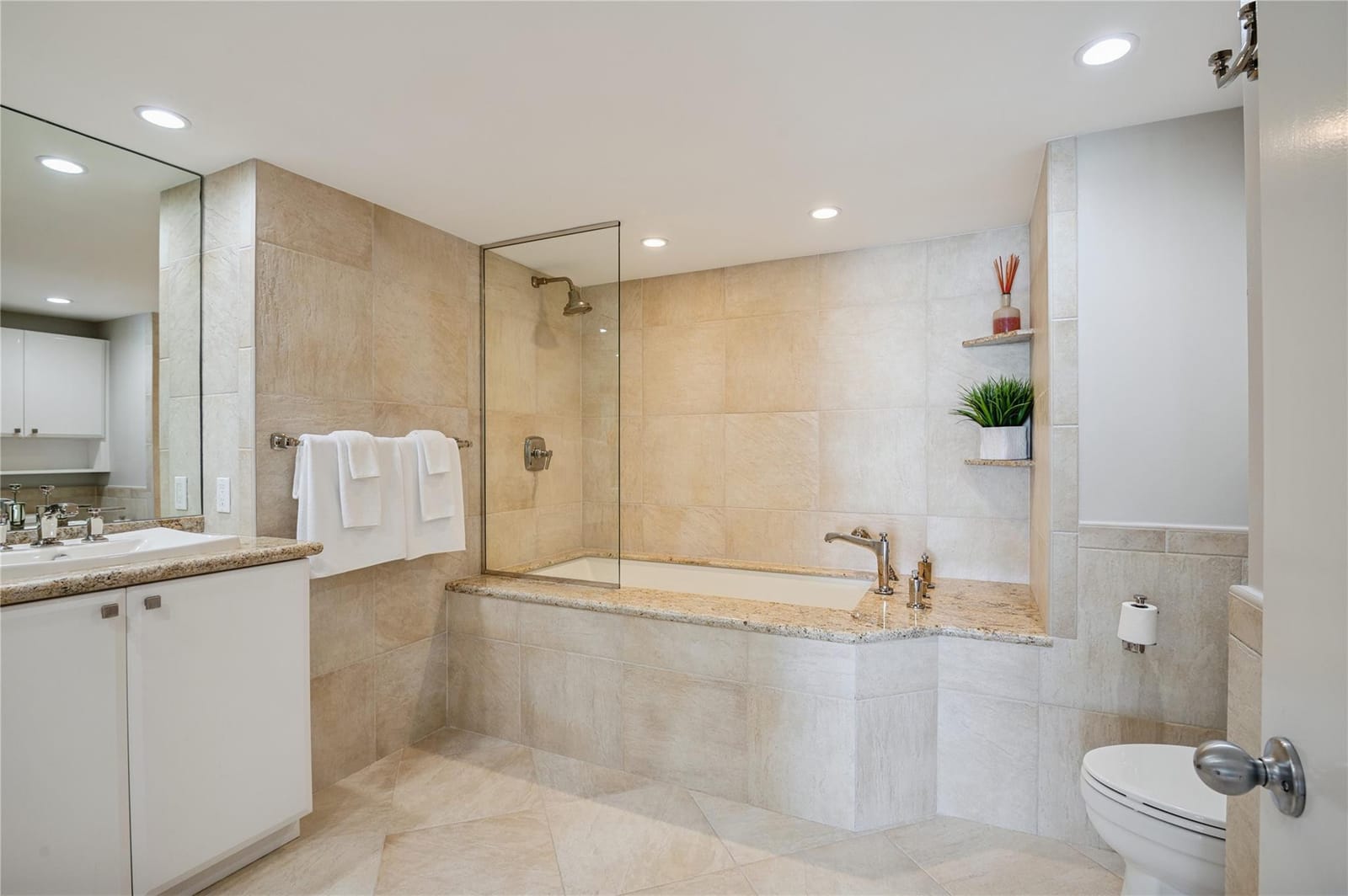 2100 S Ocean Lane 1411 — photo 7