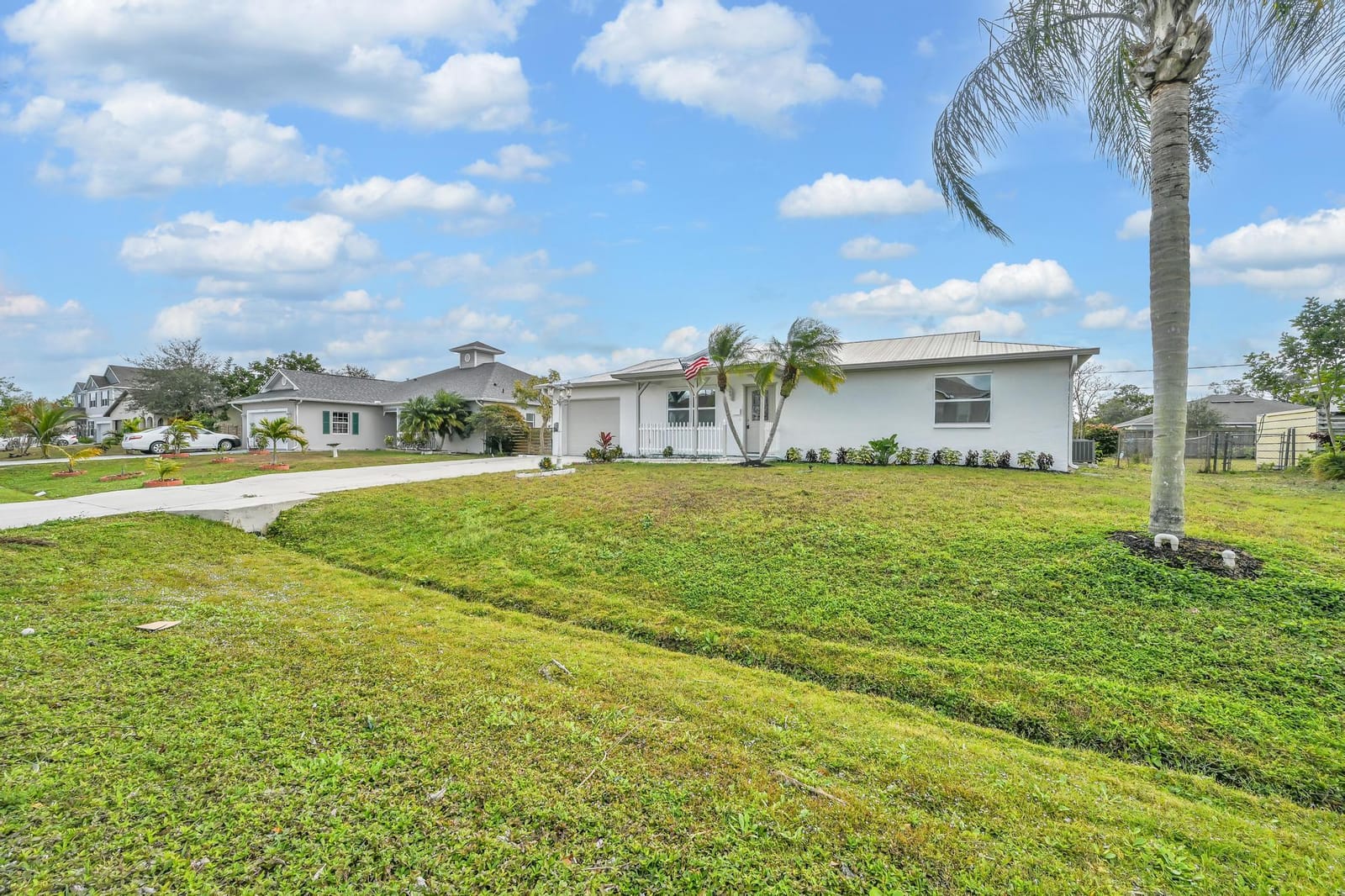 520 NW Azalea Avenue — photo 3