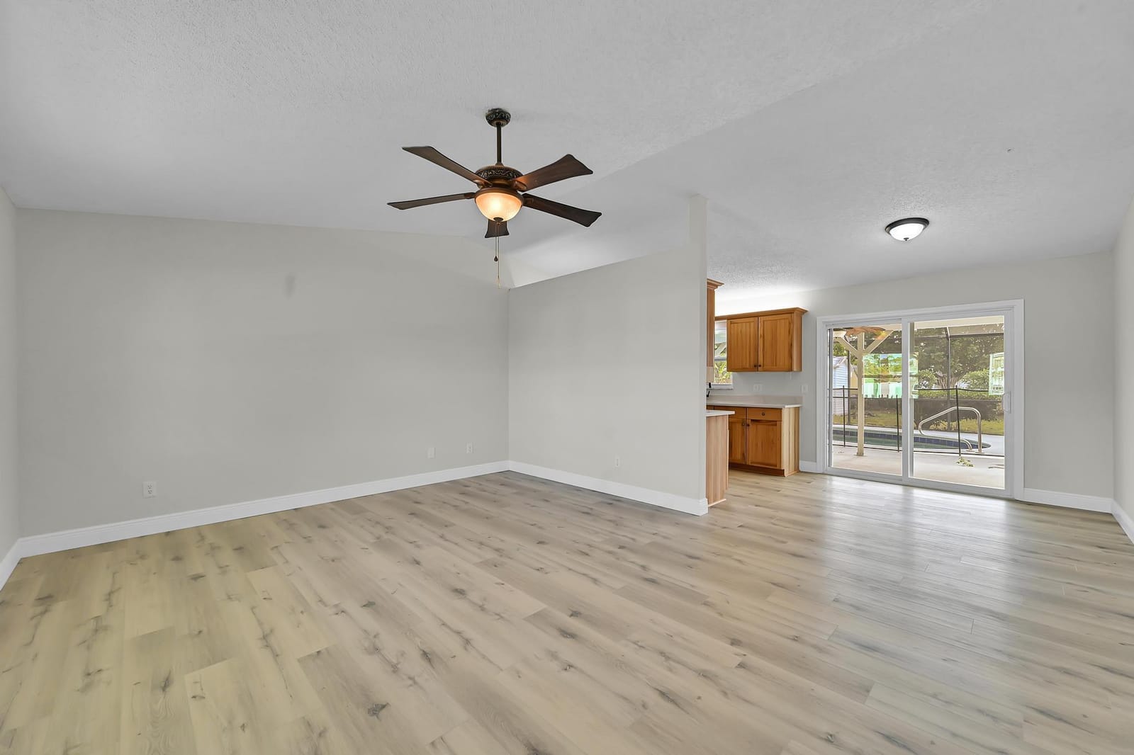 520 NW Azalea Avenue — photo 5