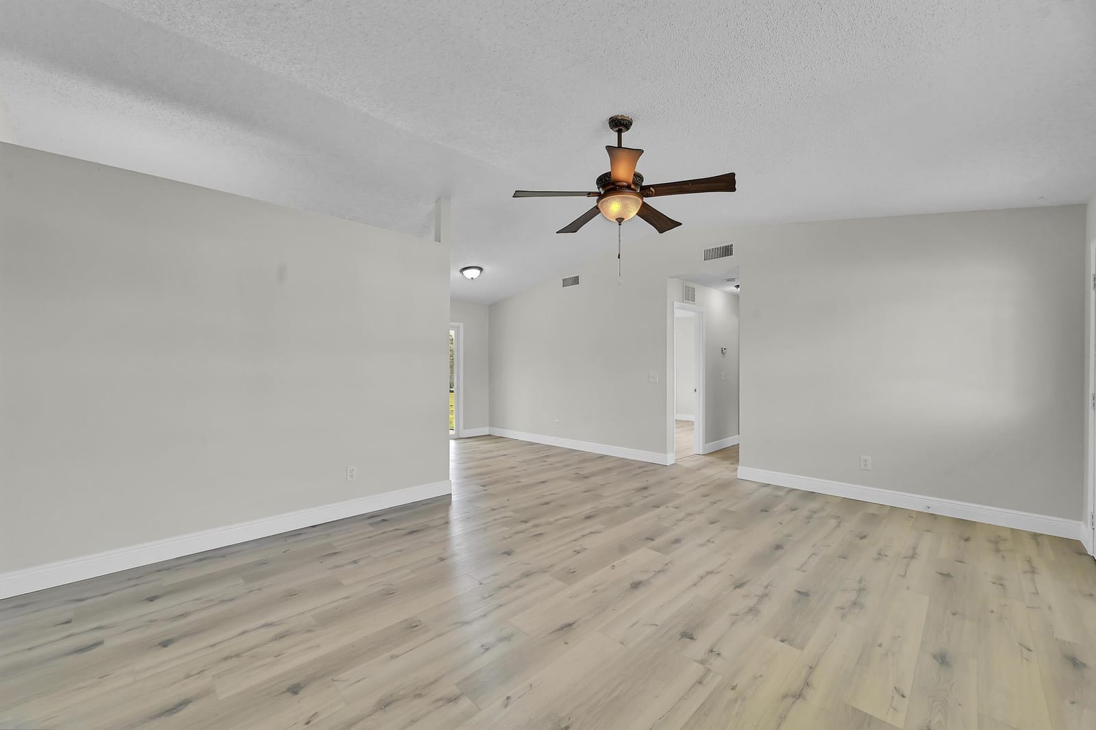 520 NW Azalea Avenue — photo 6