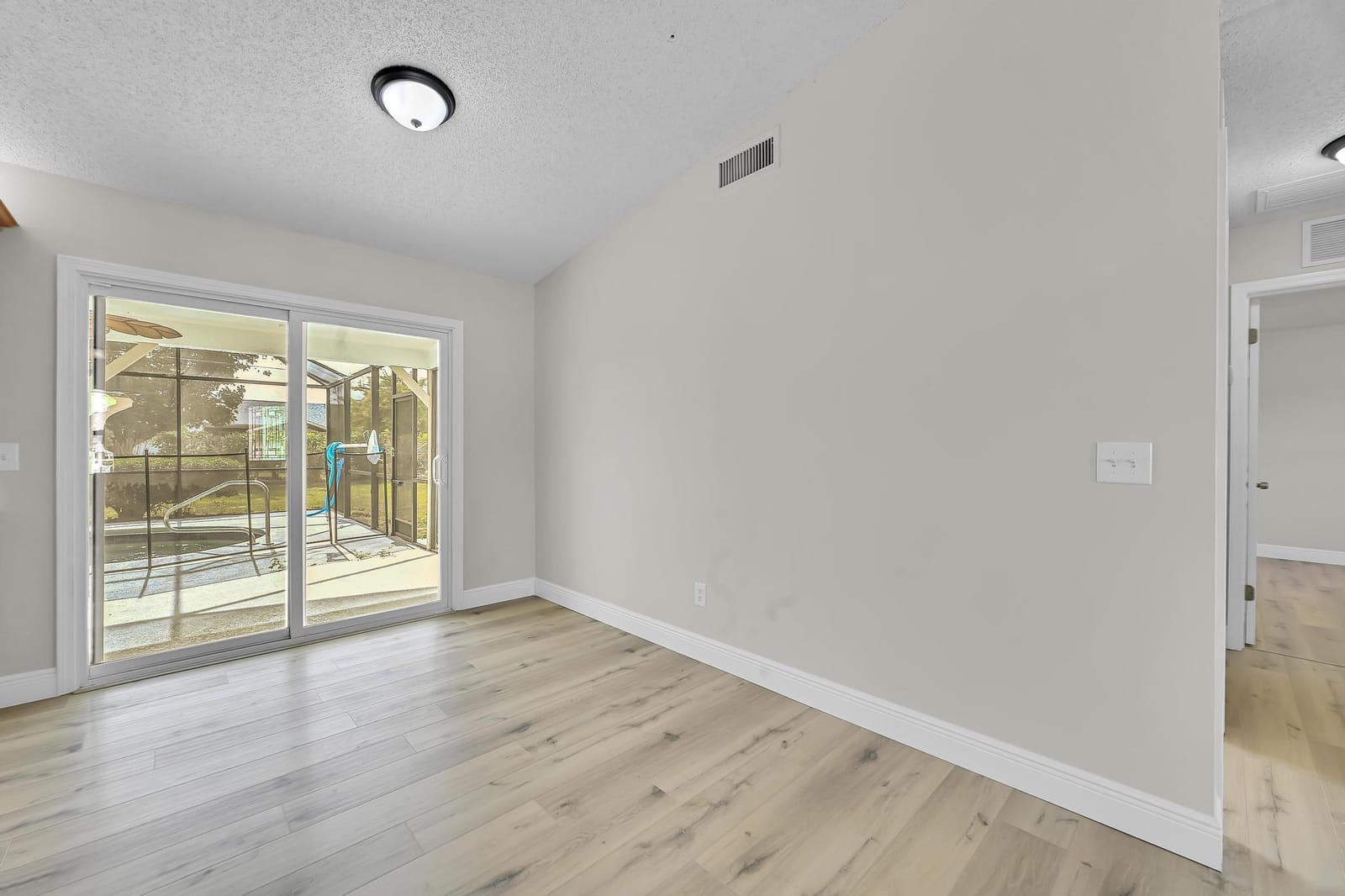 520 NW Azalea Avenue — photo 7