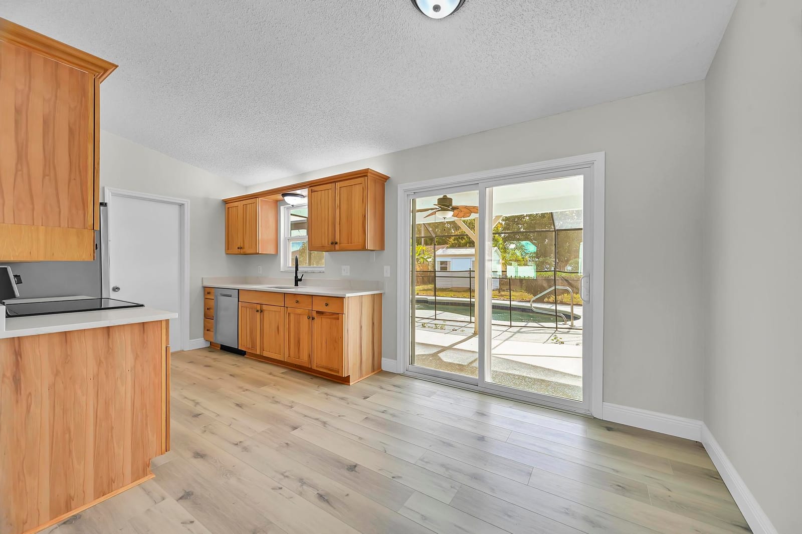 520 NW Azalea Avenue — photo 8