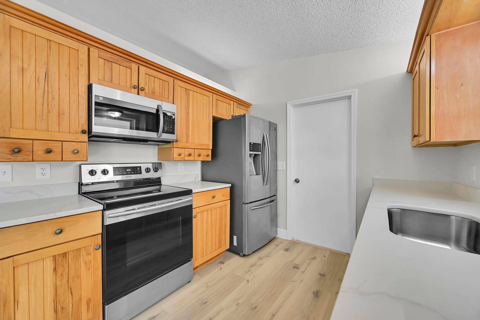 520 NW Azalea Avenue — photo 10