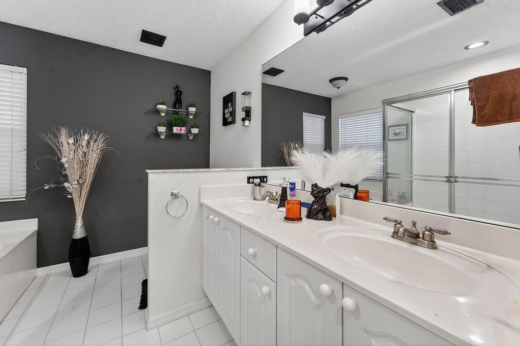 8063 Via Hacienda, Riviera Beach, FL 33418 photo 18