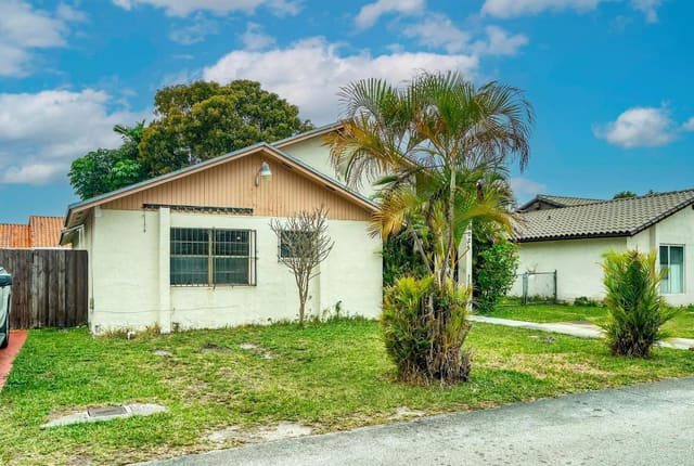 602 SW 99th Place, sold in Les Chalets, Miami, FL