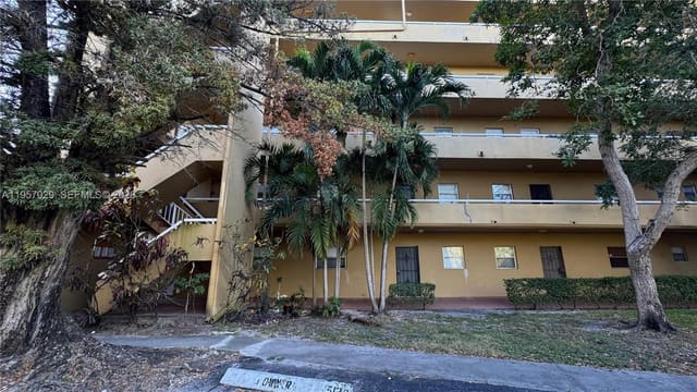 4111 Stirling Road 102, Dania Beach, FL 33314