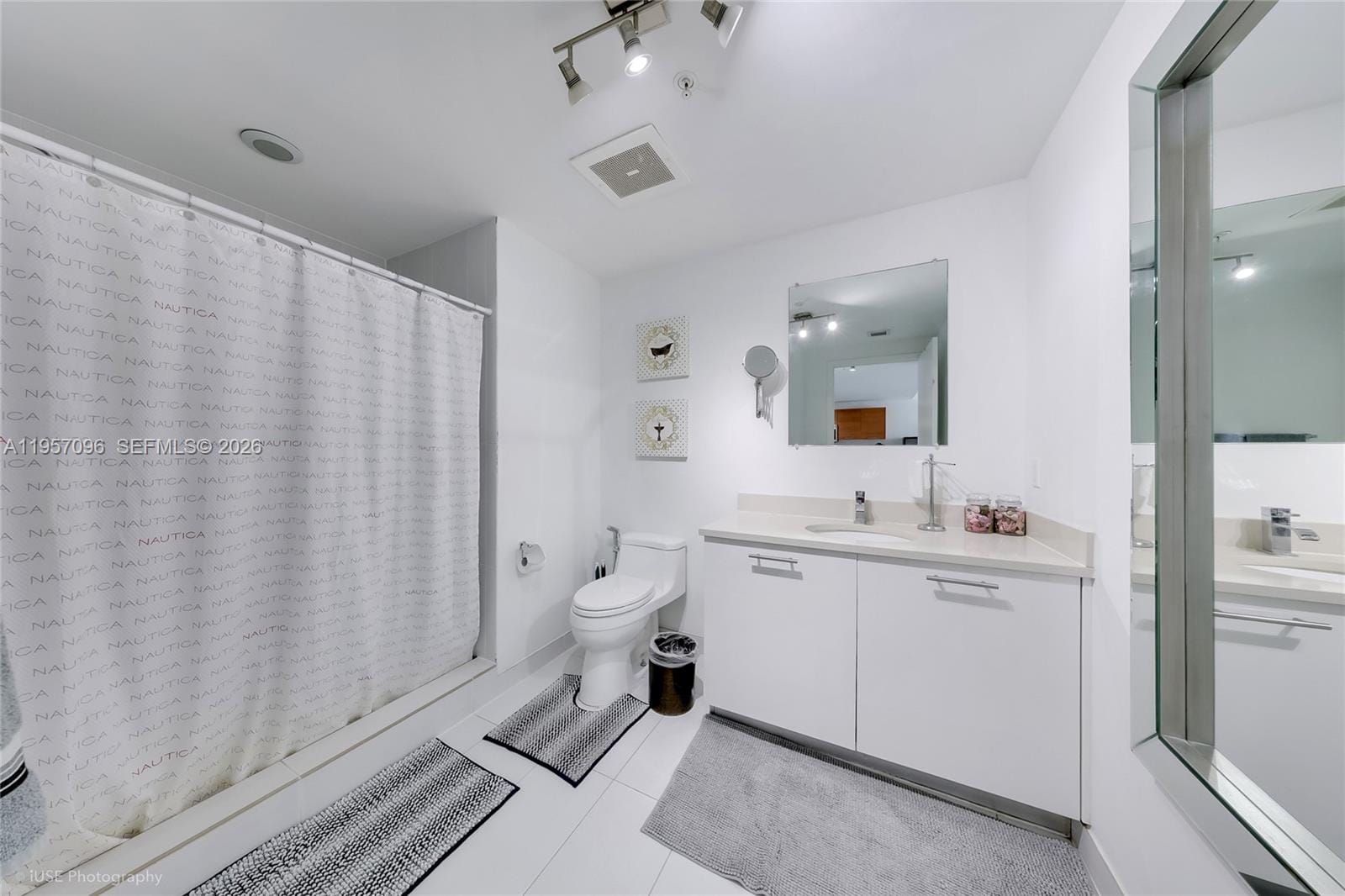 3250 NE 1st Avenue 811 — photo 9