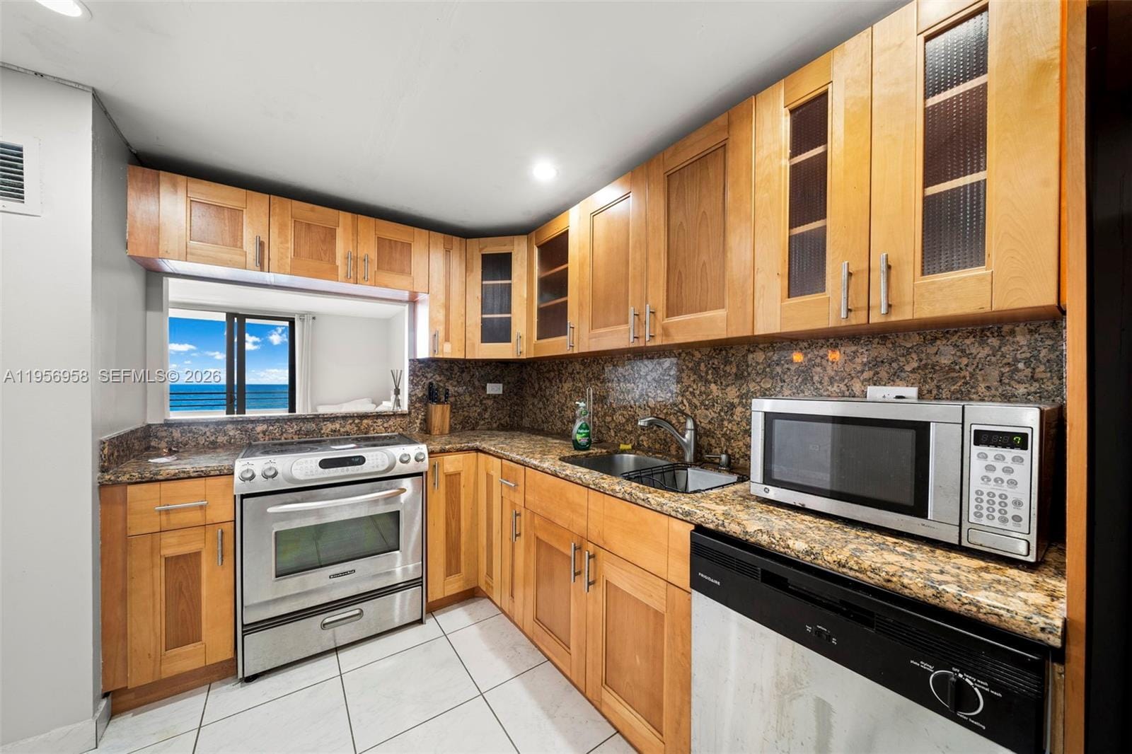 5555 Collins Avenue 6E, Miami Beach, FL 33140 photo 6