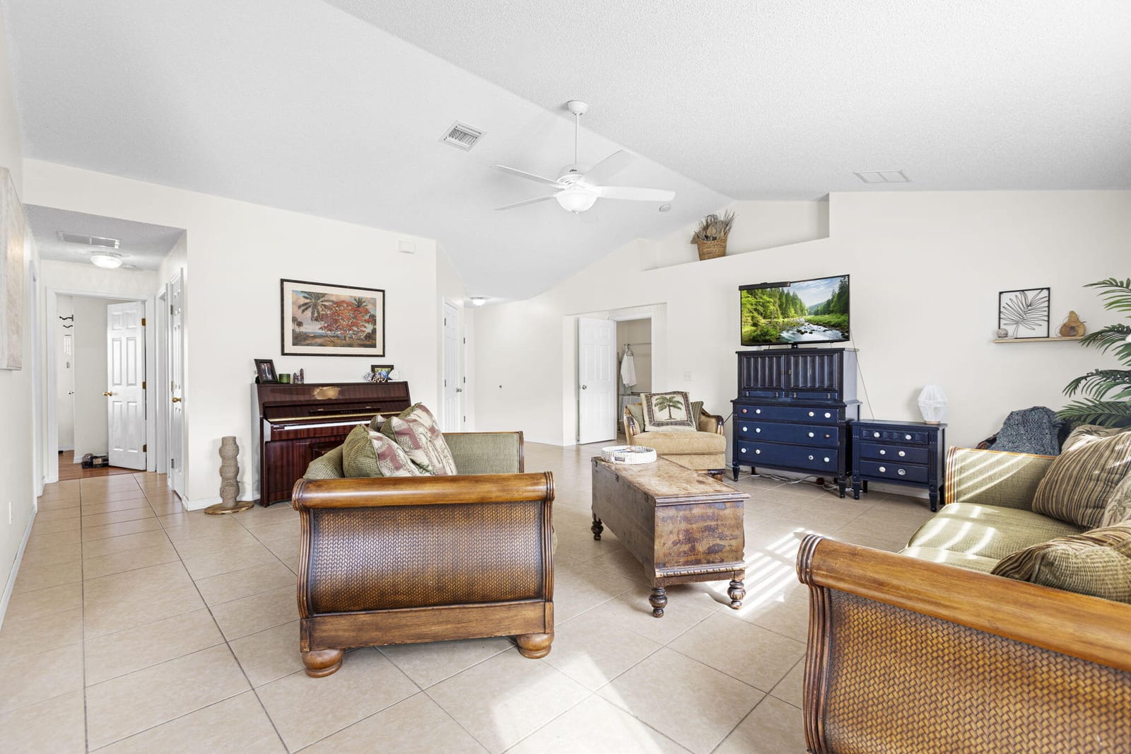6942 NW Hershy Circle — photo 4