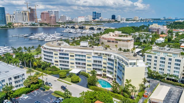 389 S Lake Drive 3h, sold in Three Eighty Nine Corp Lessee, Palm Beach, FL