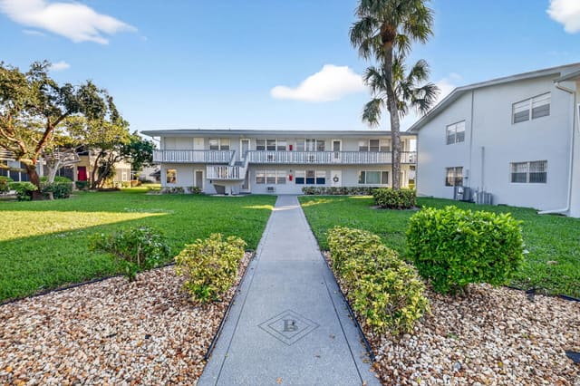 46 Waltham B, West Palm Beach, FL 33417