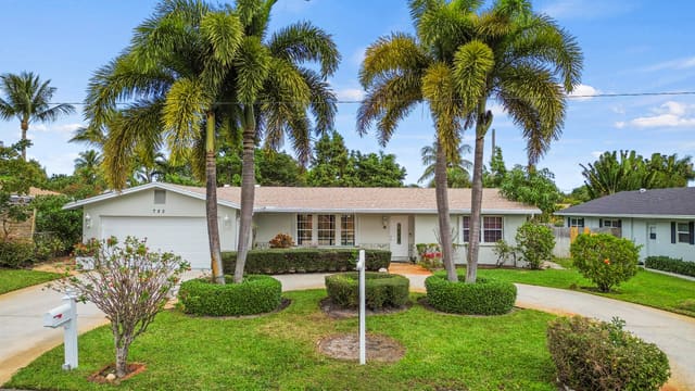 723 SW 27th Terrace, sold in Forest Hills, Coral Springs, FL