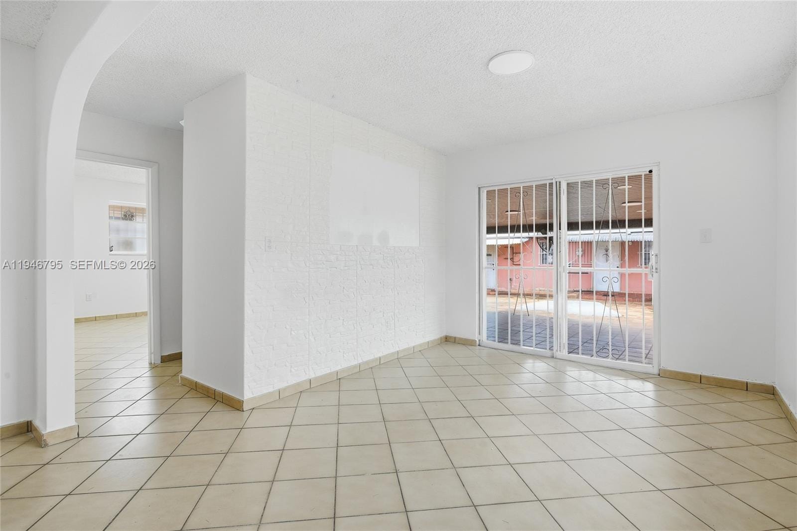 836 W 37th Street — photo 10