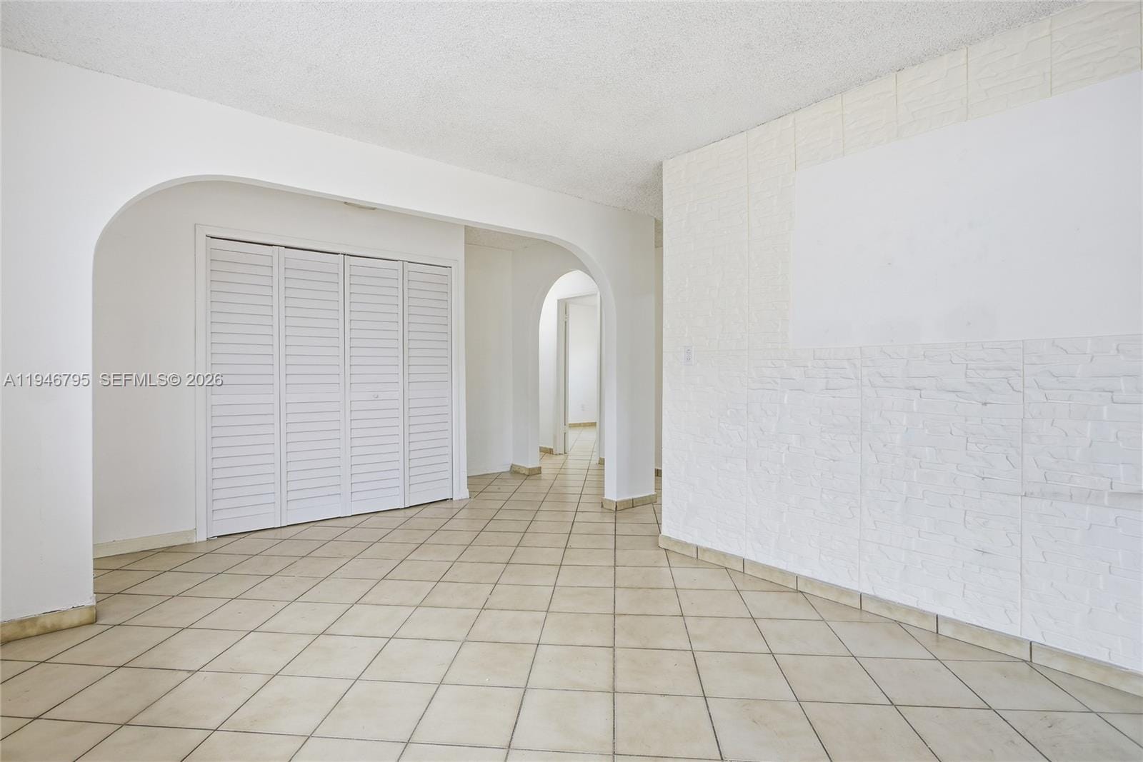 836 W 37th Street — photo 11