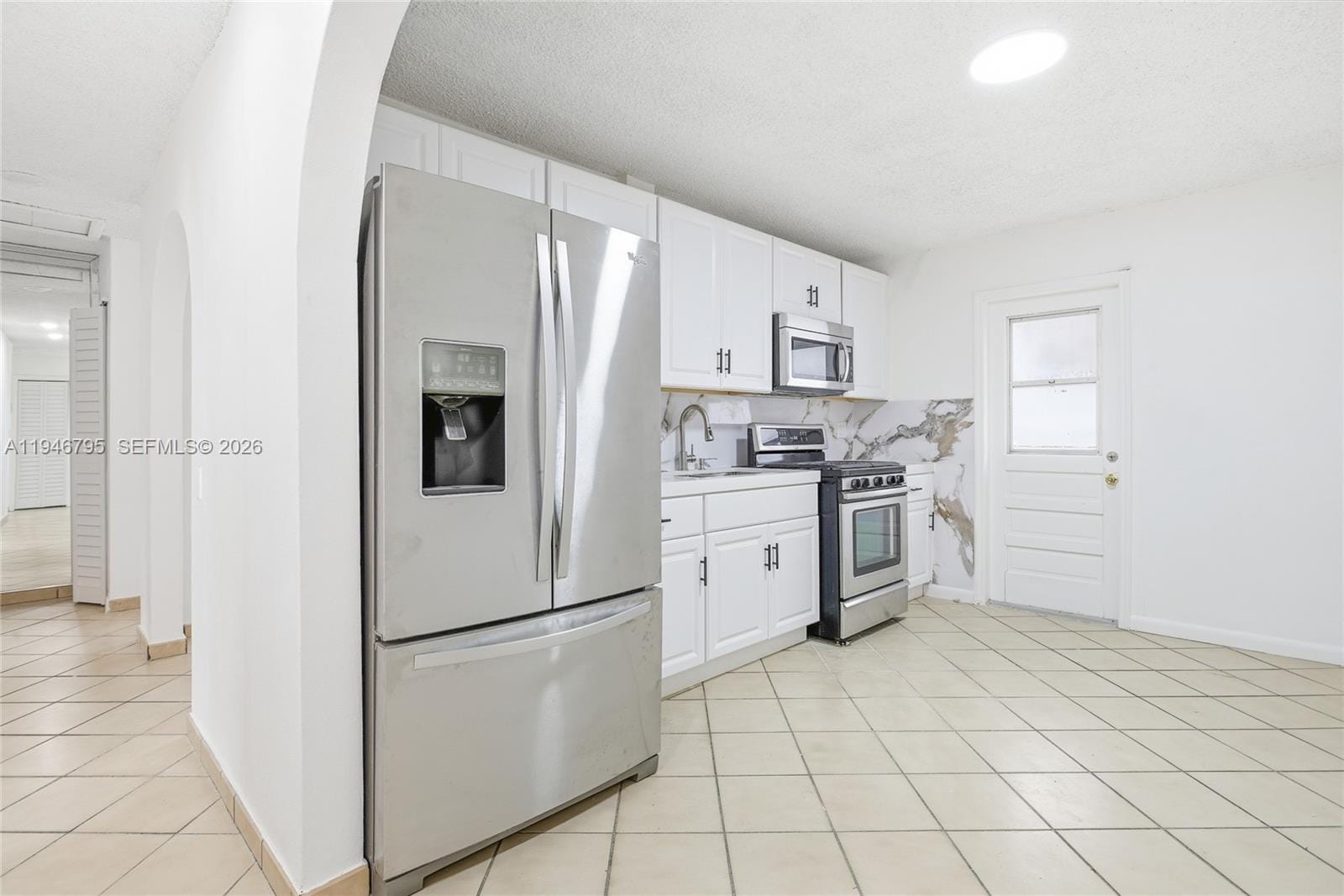 836 W 37th Street — photo 6