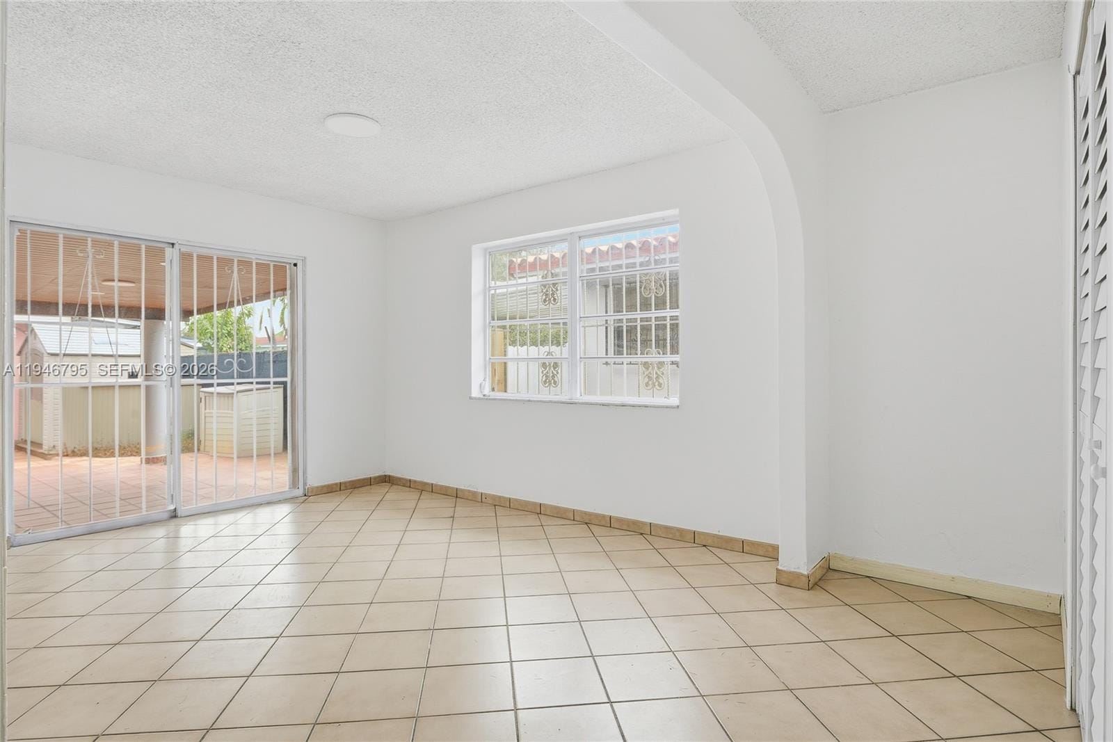 836 W 37th Street — photo 9
