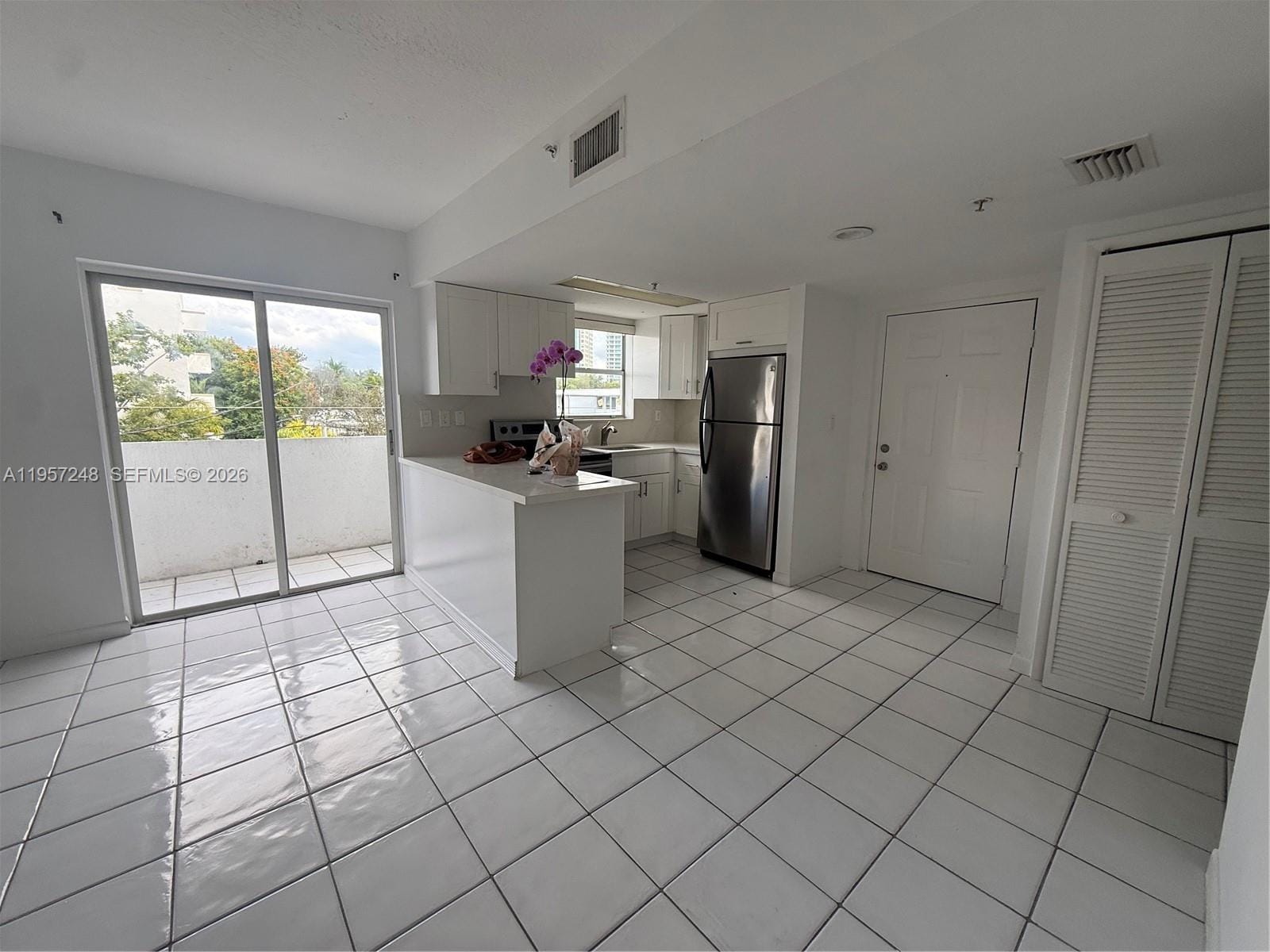 3052 SW 27th Avenue 301 — photo 3