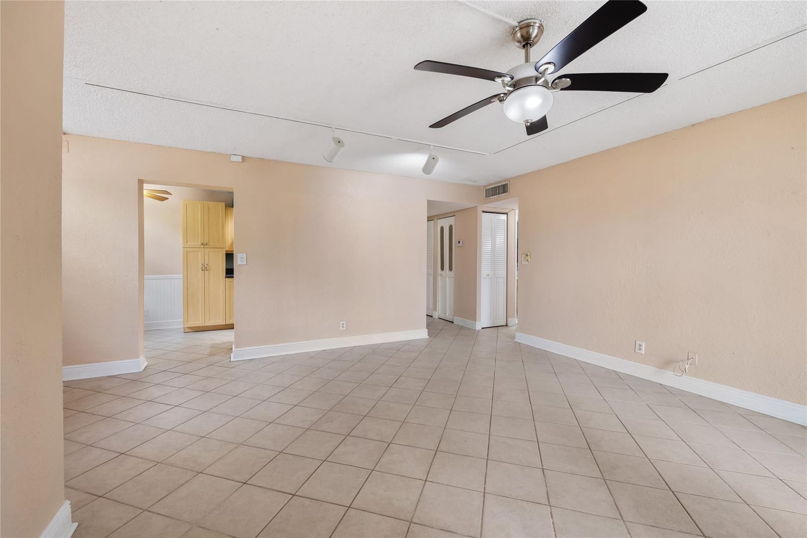 6190 Woodlands Boulevard 111, Tamarac, FL 33319 photo 13