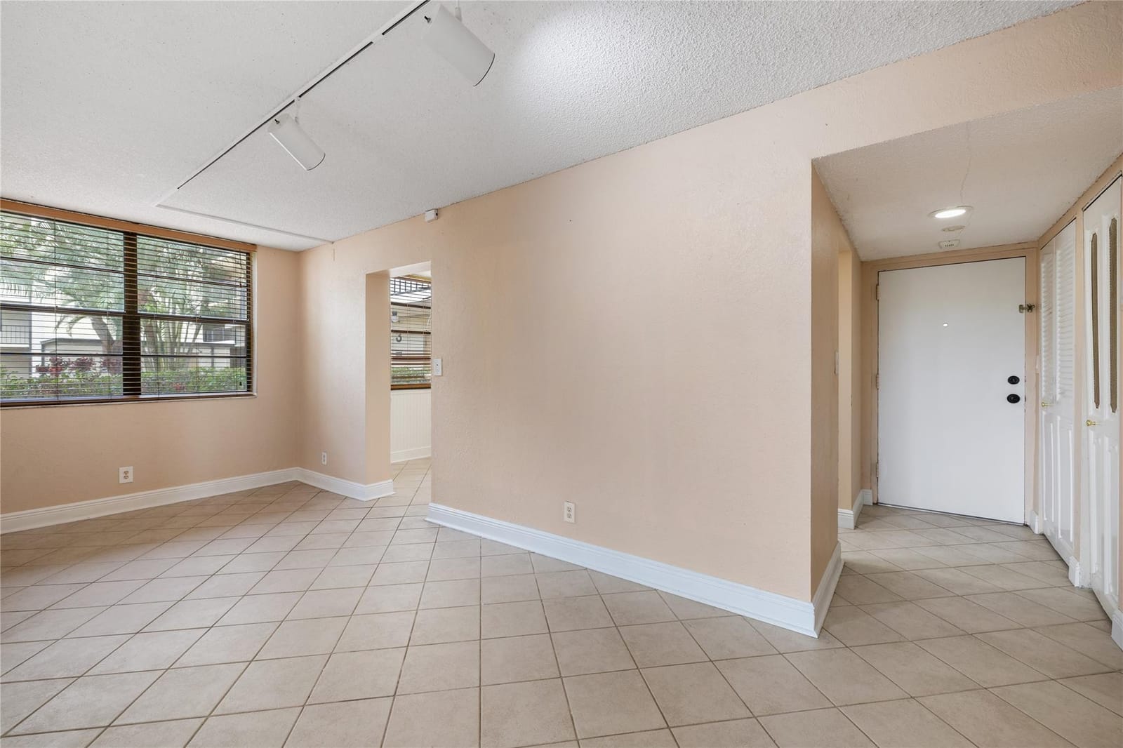 6190 Woodlands Boulevard 111, Tamarac, FL 33319 photo 14