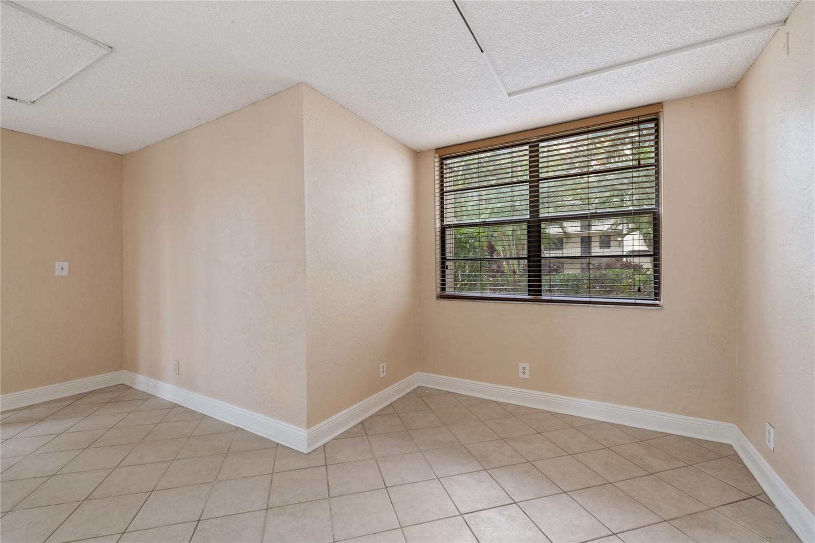 6190 Woodlands Boulevard 111, Tamarac, FL 33319 photo 16