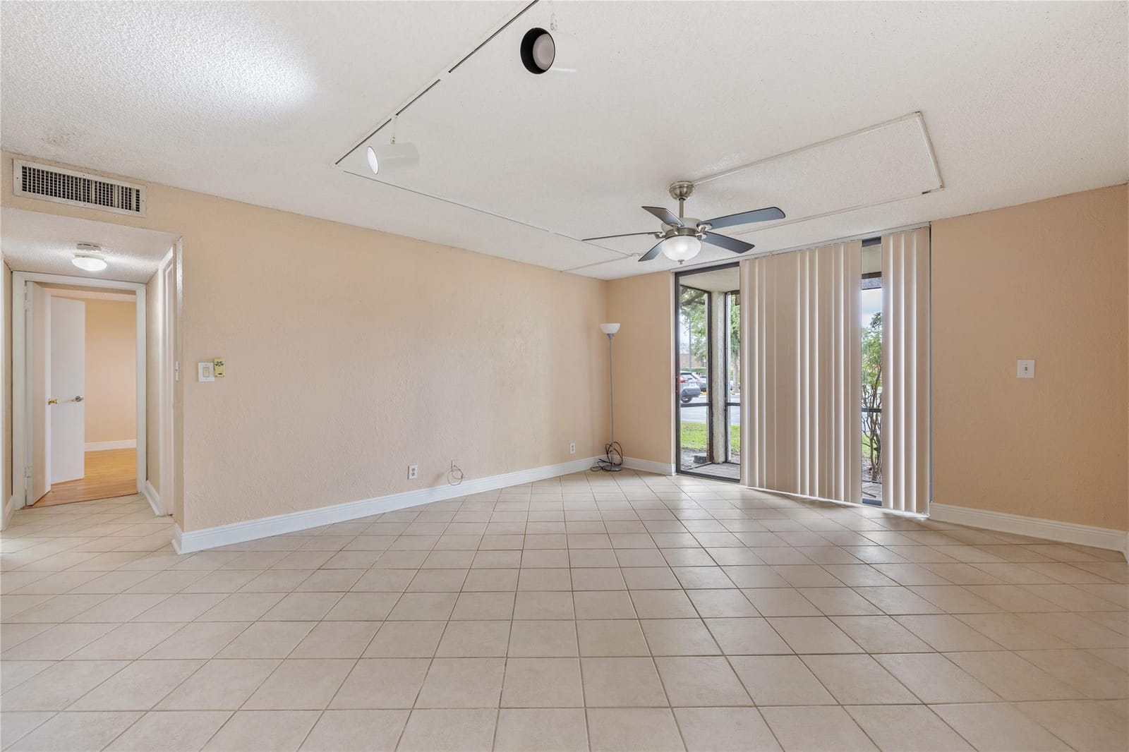 6190 Woodlands Boulevard 111, Tamarac, FL 33319 photo 17