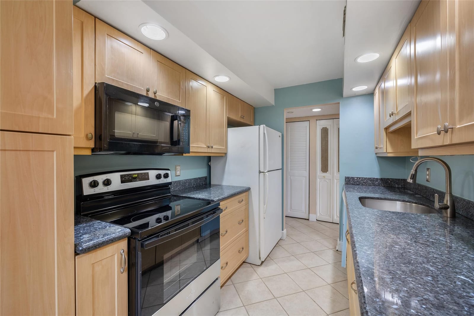 6190 Woodlands Boulevard 111 — photo 3