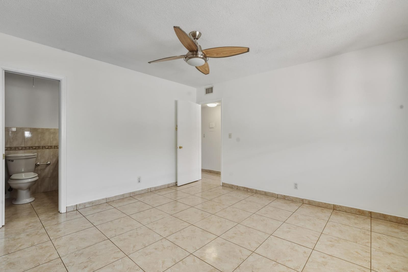 1455 N 12th Court 2B, Hollywood, FL 33019 photo 7