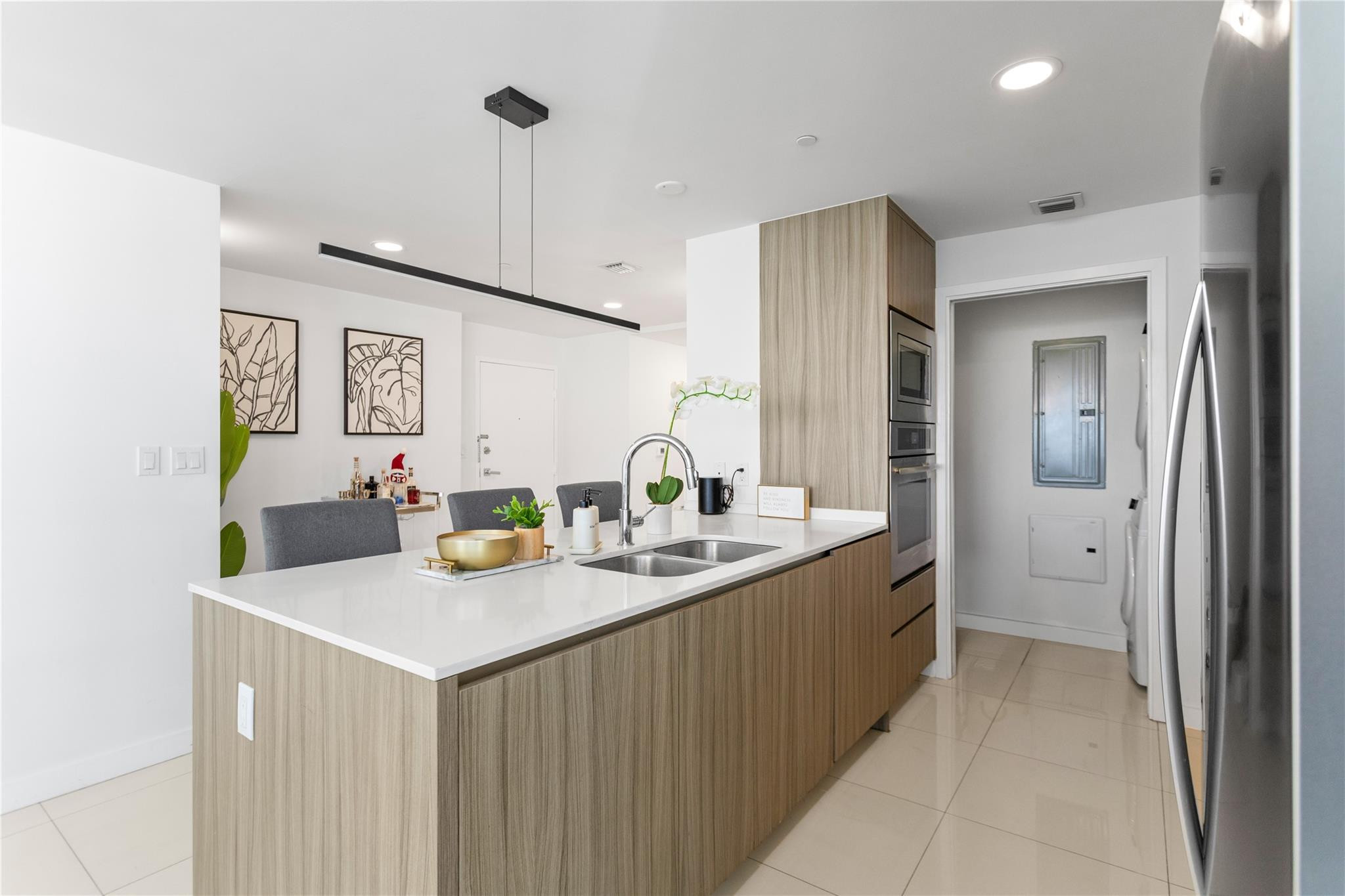 600 NE 27th Street 2301 — photo 3