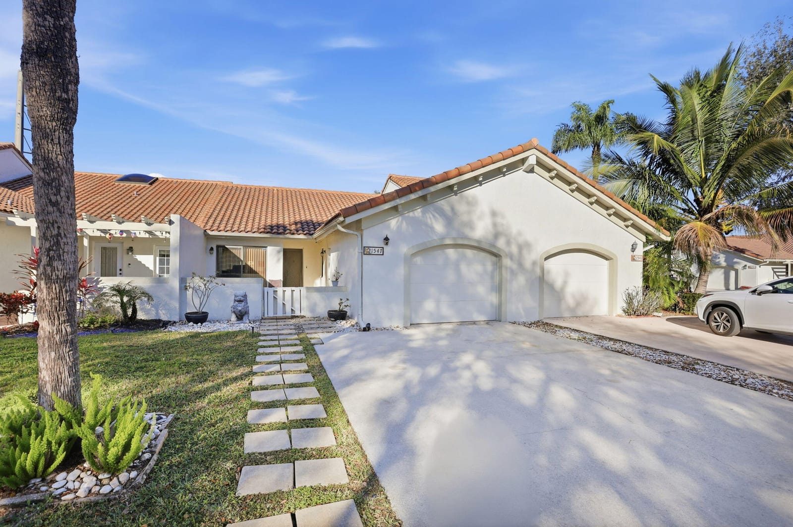 21547 Altamira Avenue — photo 2