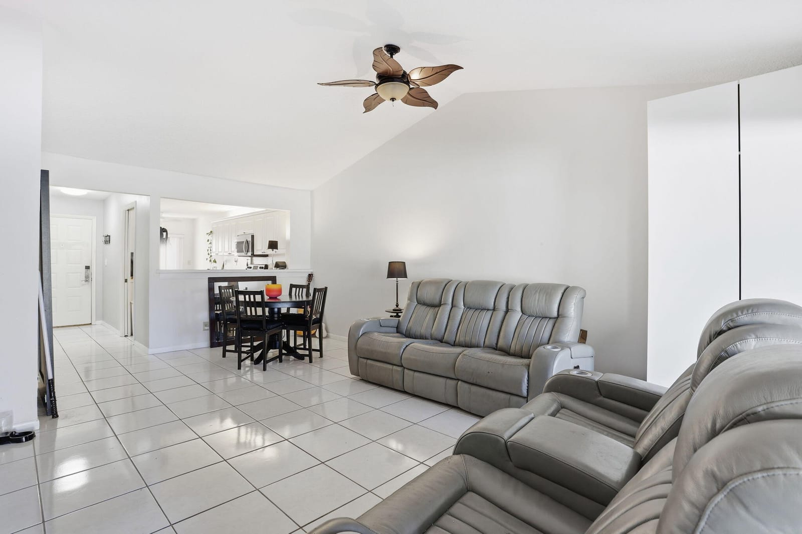 21547 Altamira Avenue — photo 8