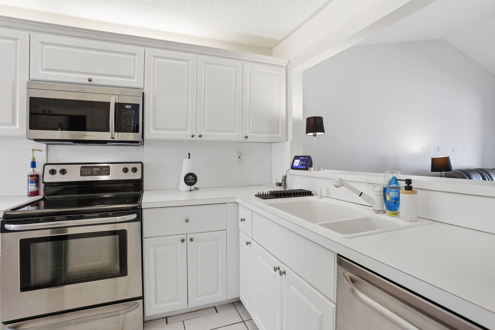 21547 Altamira Avenue — photo 10