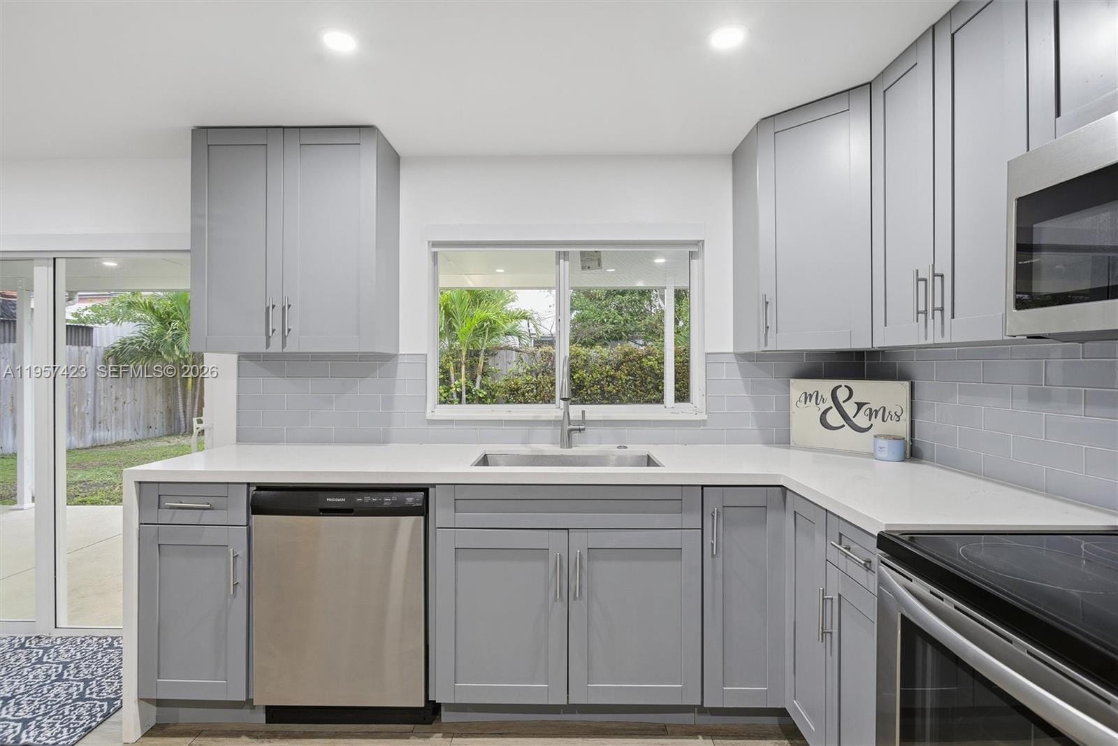 941 E 16th Place, Hialeah, FL 33010 photo 10