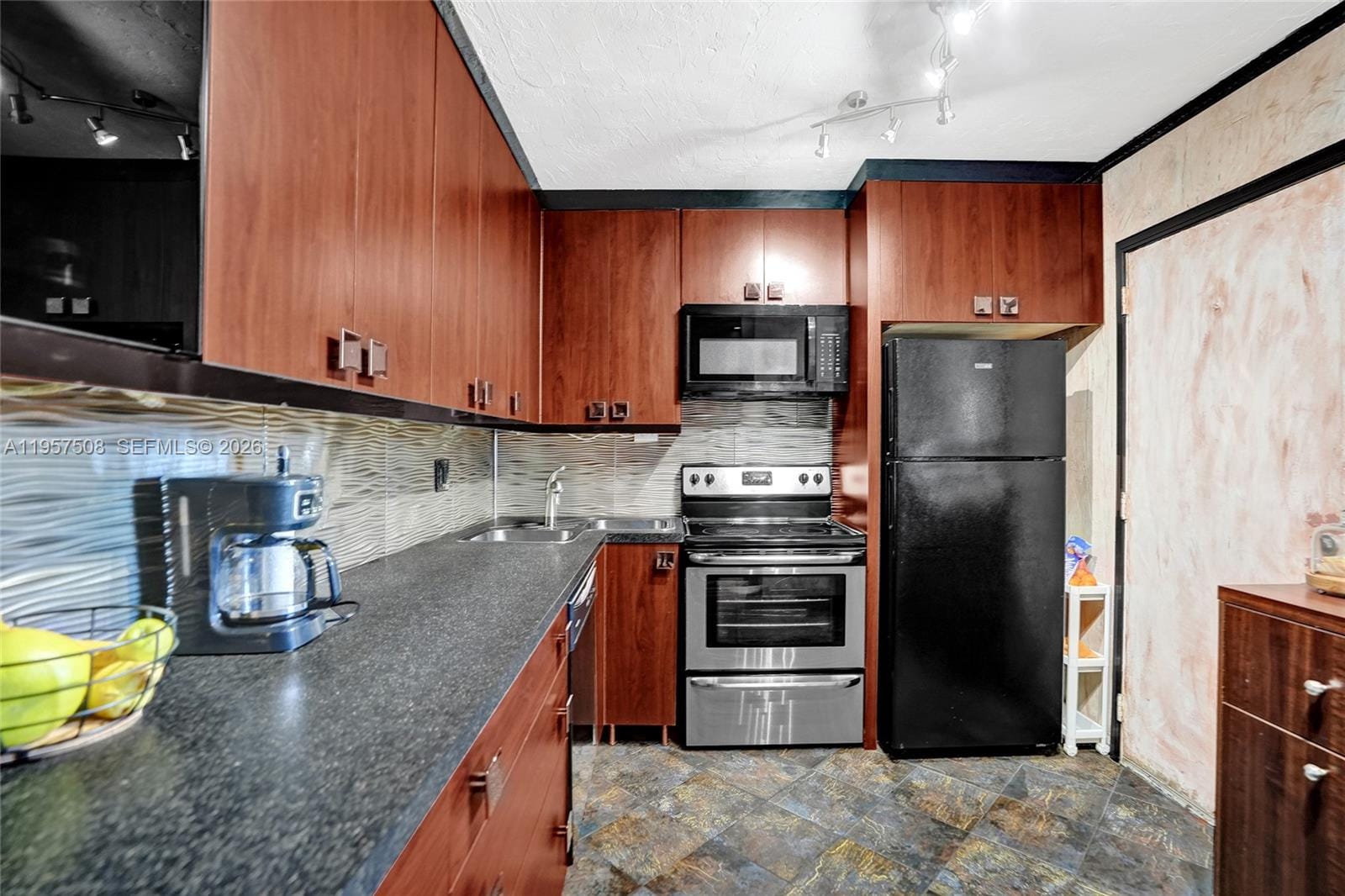 1000 NE 12th Avenue 505 — photo 3