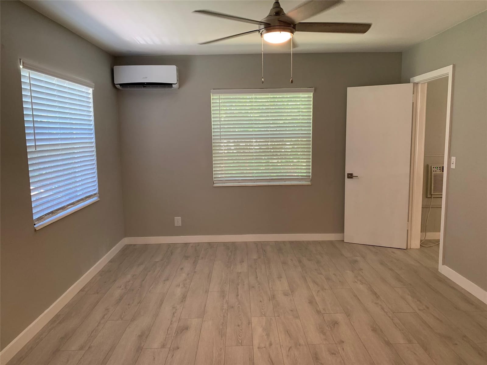 4385 NE 13th Avenue, Oakland Park, FL 33334 photo 14