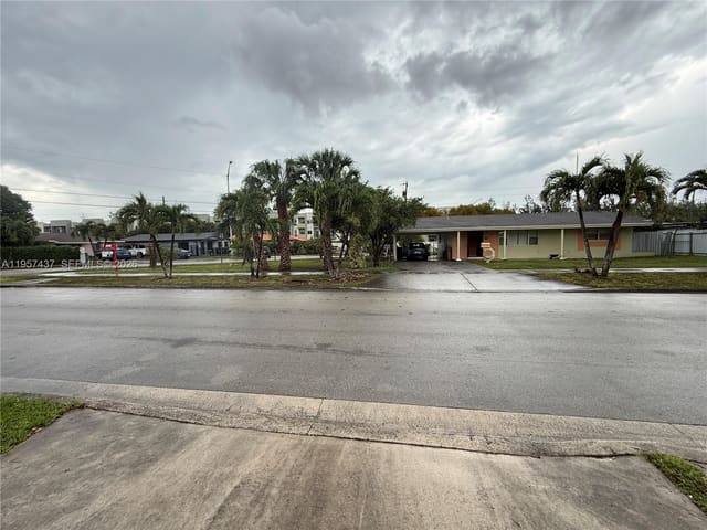 185 E 20th Street, sold in Hialeah 3rd, Hialeah, FL