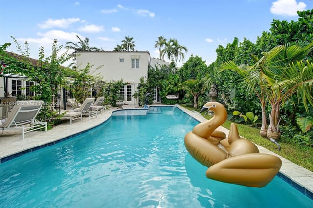 1244 Michigan Avenue, sold in Ocean Beach Add No 3, Miami Beach, FL