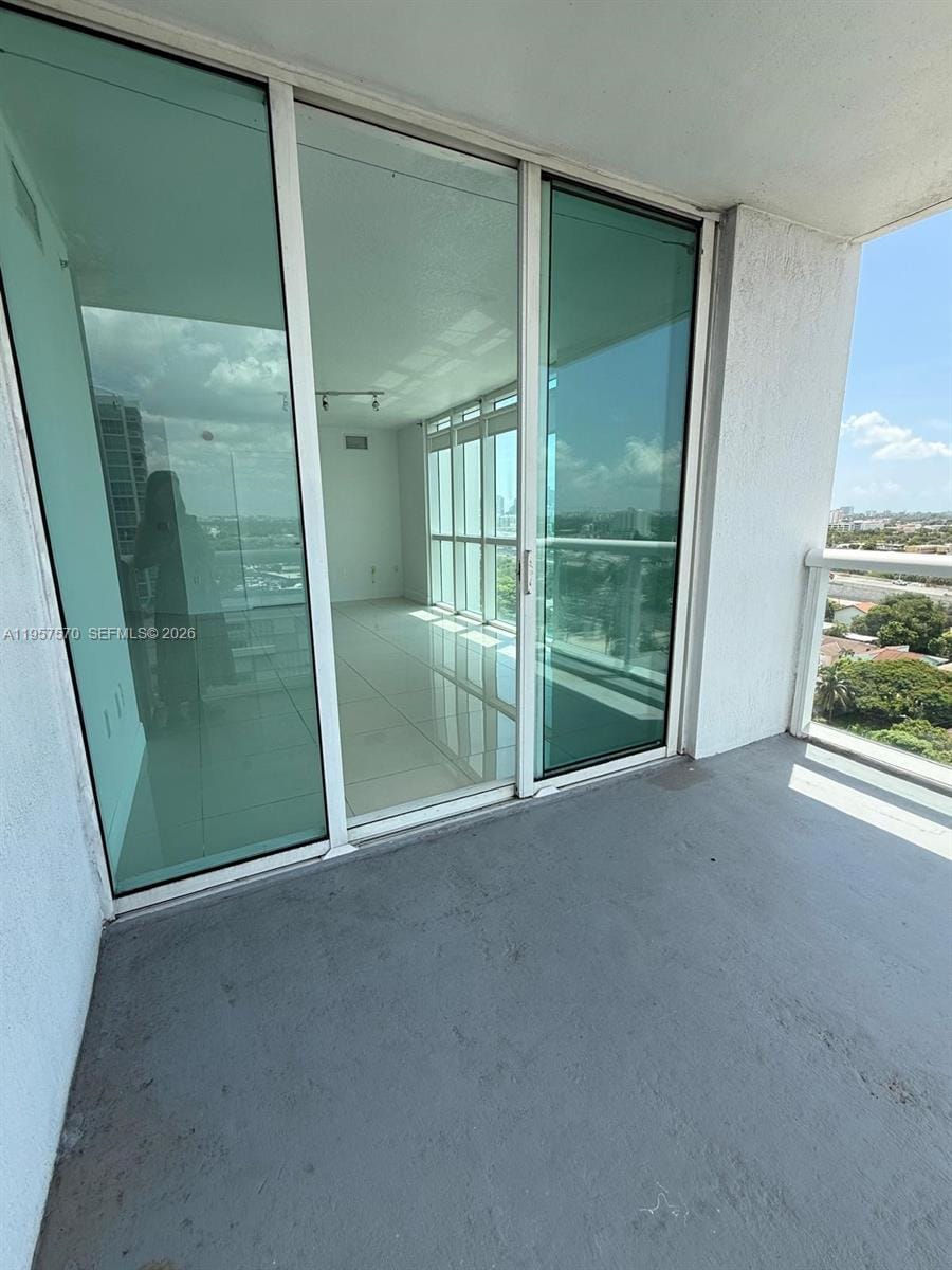 1871 S River Drive 1503 — photo 9