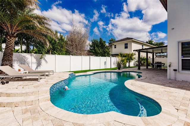 17063 SW 91st Street, Miami, FL 33196