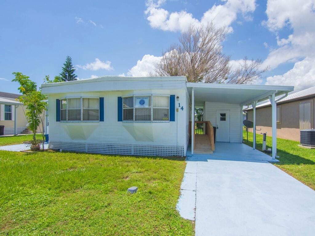 14 Golf Drive — photo 1