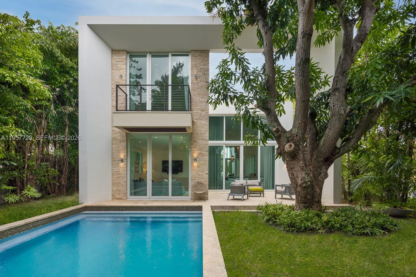 335 W 46th Street, Miami Beach, FL 33140 photo 2