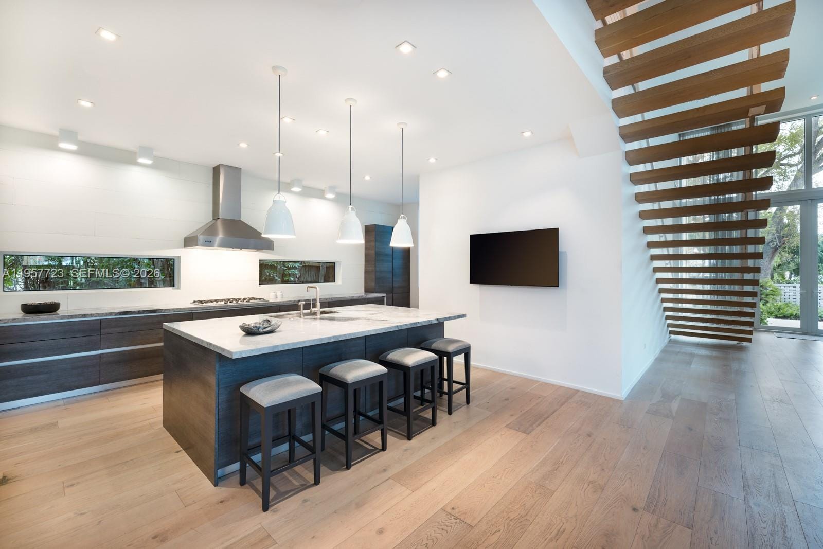 335 W 46th Street, Miami Beach, FL 33140 photo 8