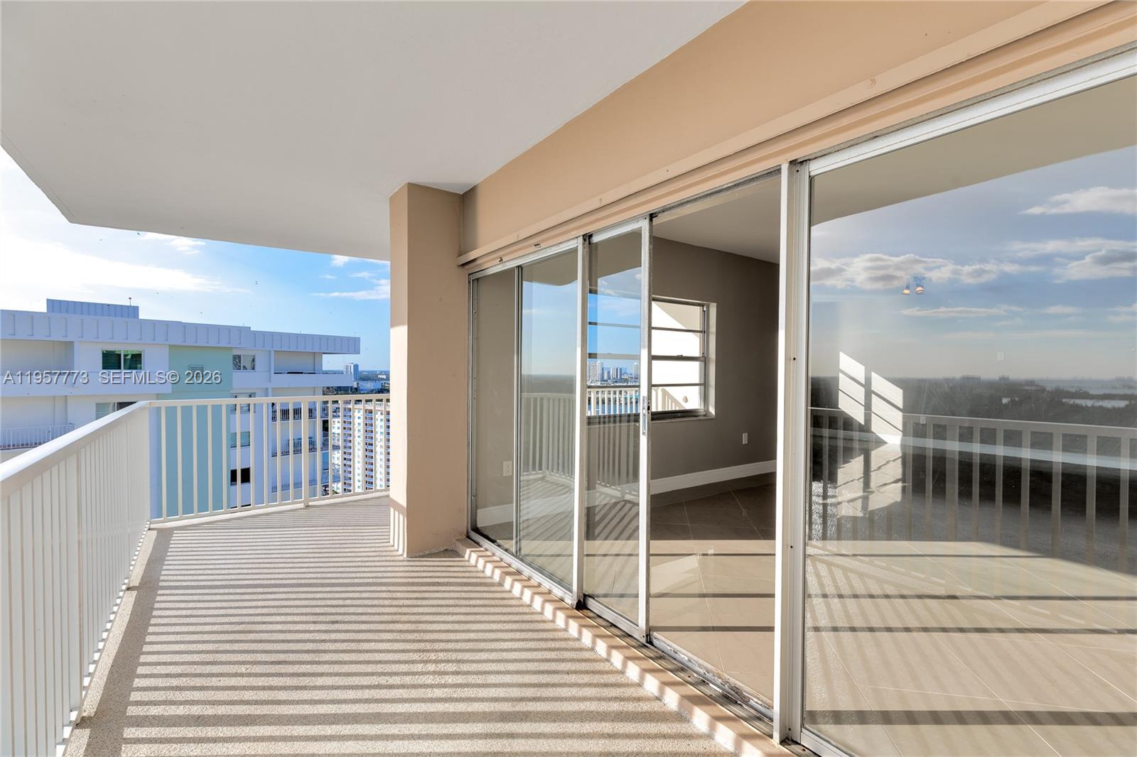 300 Bayview Drive PH06 — photo 6