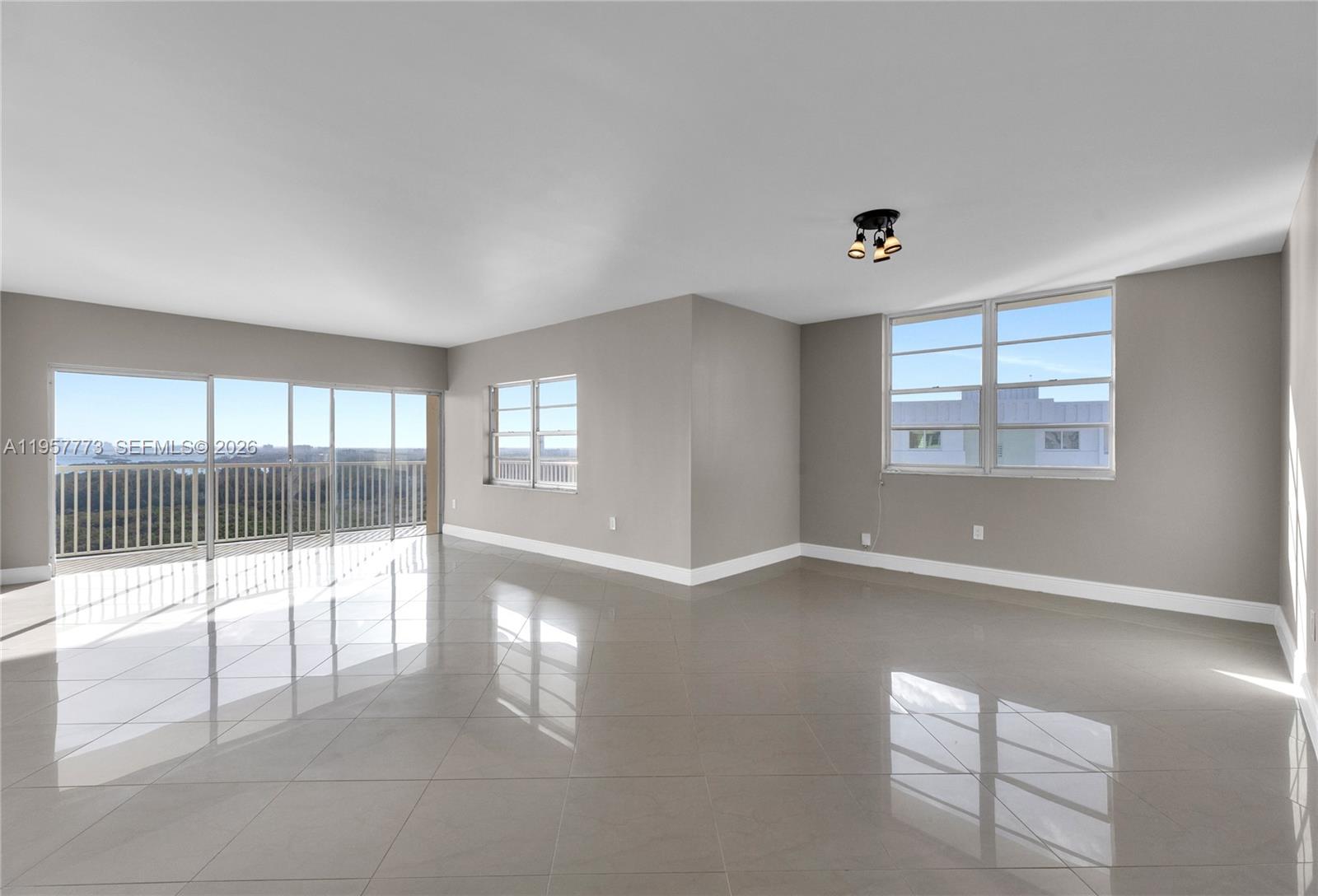 300 Bayview Drive PH06 — photo 8