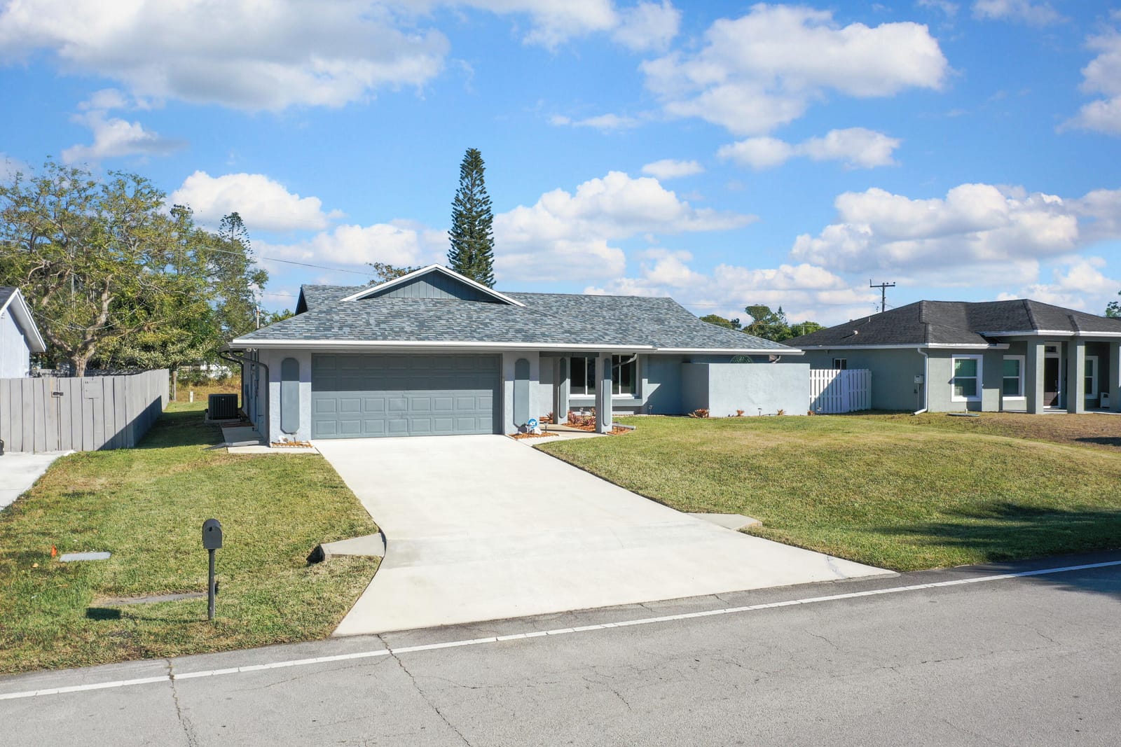 121 SE Lakehurst Drive — photo 3