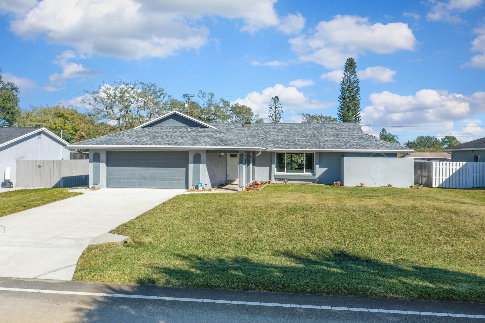 121 SE Lakehurst Drive — photo 4